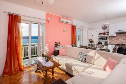 Balcony/Terrace, Living room, kitchen, air conditioner