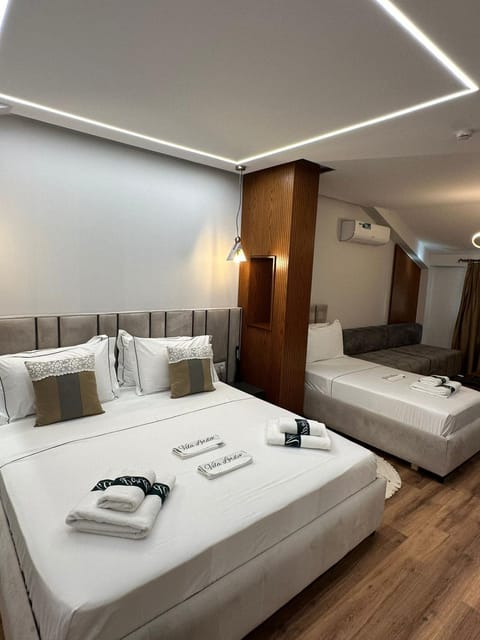 Bed, Photo of the whole room, Bedroom, towels, air conditioner