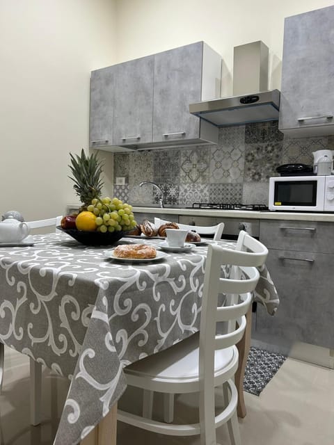 Kitchen or kitchenette, Food and drinks, Dining area, Food, minibar, pet friendly, stove