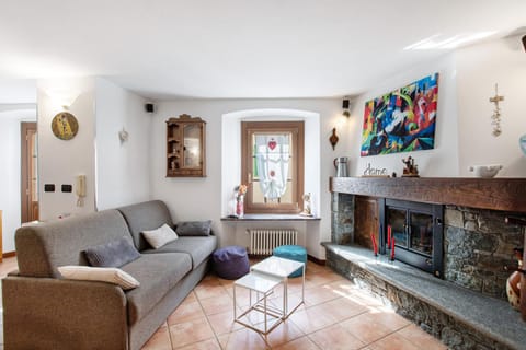 Appartamento nel borgo di Chatillon Apartment in Châtillon