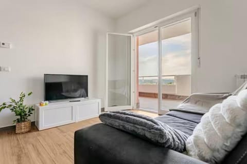Communal lounge/ TV room, TV and multimedia
