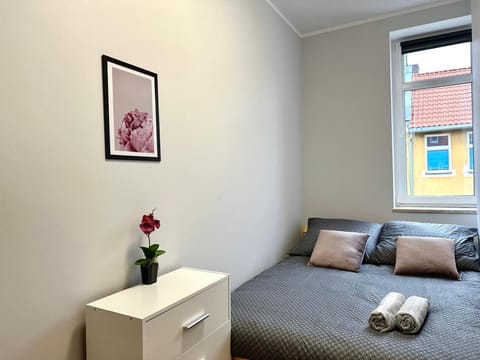 Bed, Photo of the whole room, towels