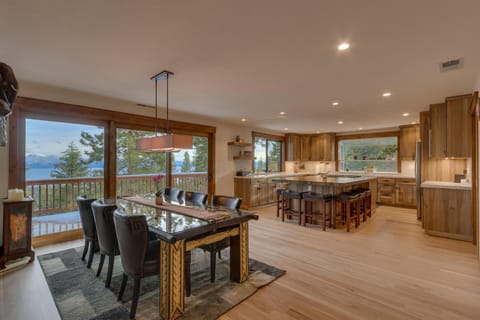 Kings Way Lake View by Tahoe Getaways - Spacious 4 BR w Private Hot Tub, Pool Table! House in Tahoe Vista