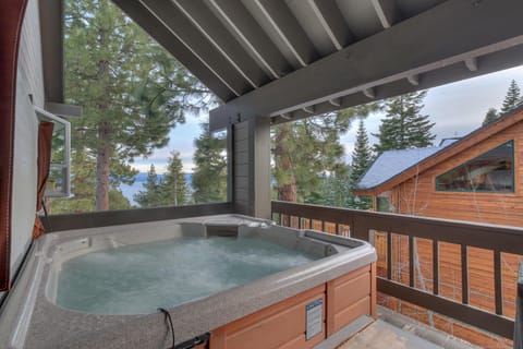 Kings Way Lake View by Tahoe Getaways - Spacious 4 BR w Private Hot Tub, Pool Table! House in Tahoe Vista