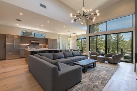 Larkspur Luxe at Northstar- 4 BR with Pool, Gym, Access - Walk to Village, Private Hot Tub House in Northstar Drive