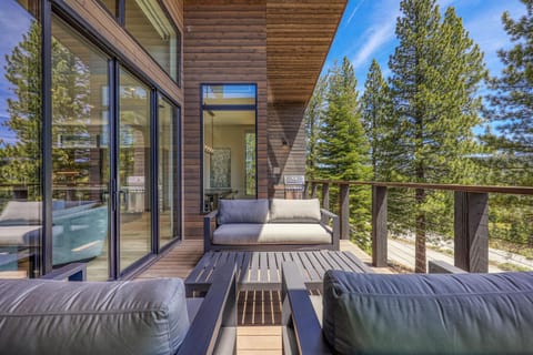 Larkspur Luxe at Northstar- 4 BR with Pool, Gym, Access - Walk to Village, Private Hot Tub House in Northstar Drive