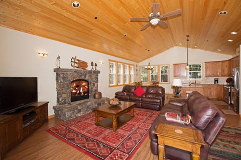Sans Souci Terrace on the West Shore- 4 BR Cabin, Avail as a Ski Lease, Near Skiing! Cabin in Homewood