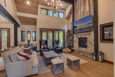Sage Hen at Grays Crossing - Gorgeous 4BR 4BA Home w Private Hot Tub House in Truckee