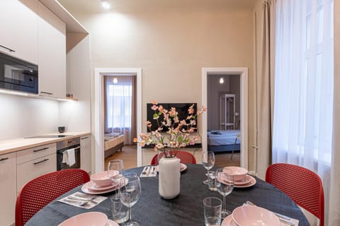 TV and multimedia, Kitchen or kitchenette, Living room, Dining area
