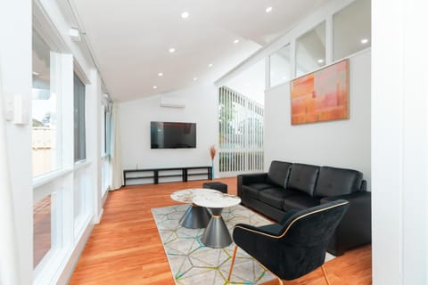 Communal lounge/ TV room, Living room, Seating area