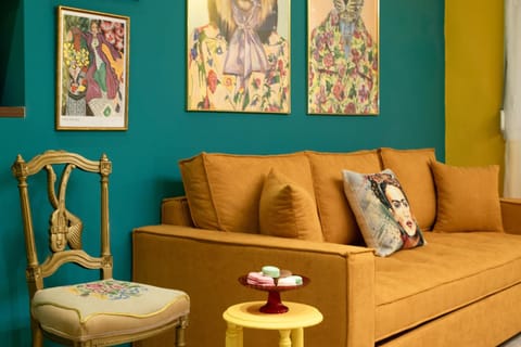 Living room, Decorative detail, Seating area
