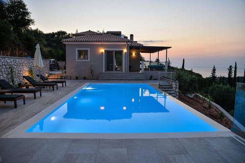 Spring, Pool view, Time of day