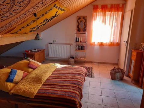 Bed, Living room, Photo of the whole room, Bedroom