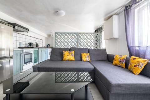 Communal lounge/ TV room, Living room, Seating area