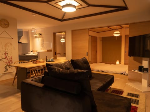 Bed, TV and multimedia, Kitchen or kitchenette, Living room, Photo of the whole room, Dining area, Bedroom