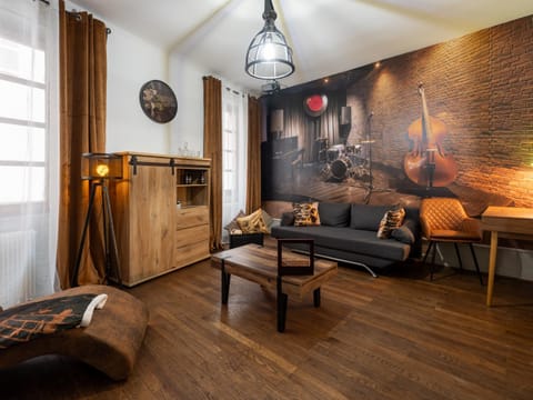 Living room, Seating area, internet, locker, sunbed