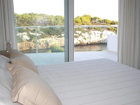 Bed, Day, View (from property/room)