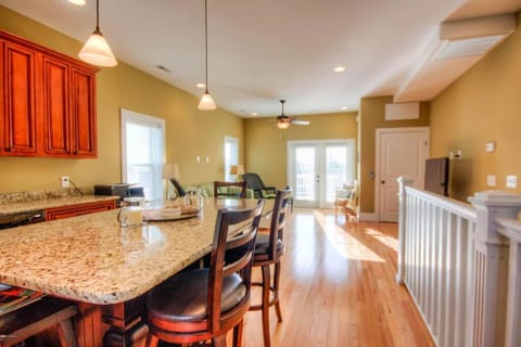 Luxury Townhouse w/ Golf Cart & Private Elevator Villa in Carolina Beach