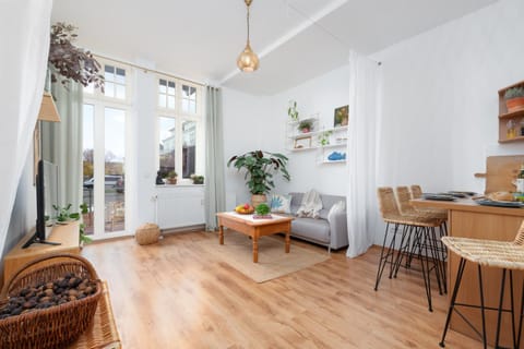 Bed, Balcony/Terrace, Living room, Seating area, Dining area