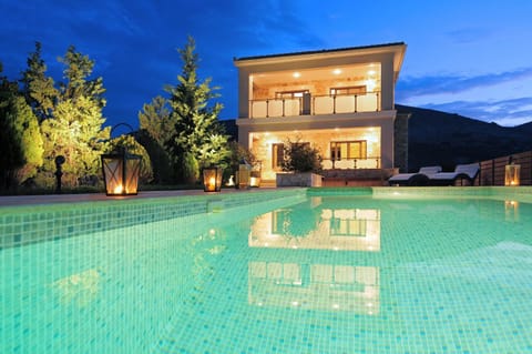Property building, Facade/entrance, View (from property/room), City view, Garden view, Landmark view, Mountain view, Pool view