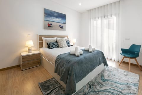Bed, Photo of the whole room, Decorative detail, Bedroom