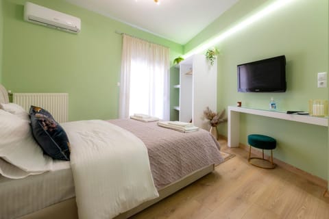 Bed, TV and multimedia, Photo of the whole room, Bedroom, air conditioner