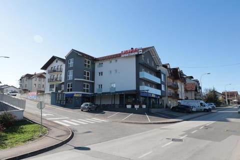 Property building, Day, Street view, Location, Parking