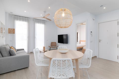 TV and multimedia, Living room, Seating area, Dining area