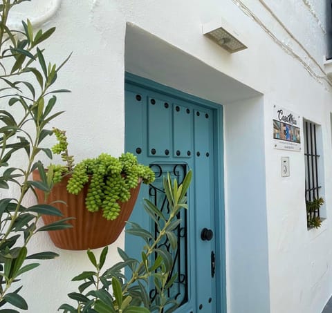 Facade/entrance, Day