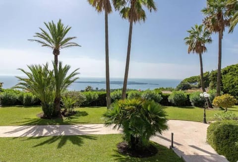 LE CASTEL ROSE Super Cannes, face aux Îles de Lérins Villa in Cannes