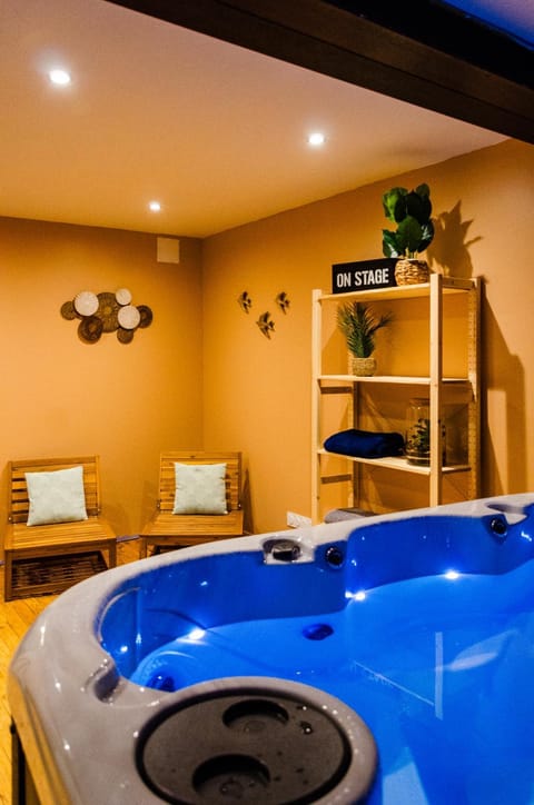Hot Tub, Spa and wellness centre/facilities