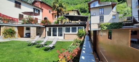 Property building, Patio, Spring, Day, Garden, Garden view, sunbed