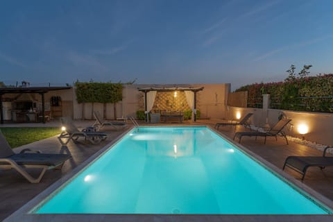 Swimming pool, sunbed