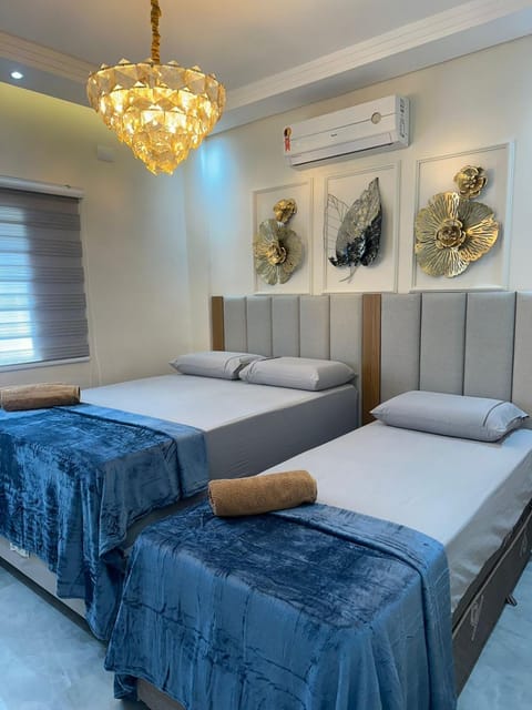 Bed, Photo of the whole room, Bedroom, air conditioner
