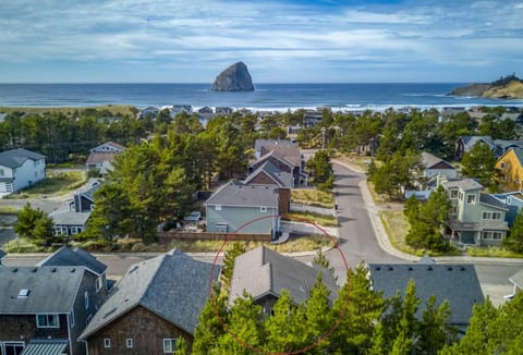 Baileys Beach House - Meredith Lodging House in Pacific City