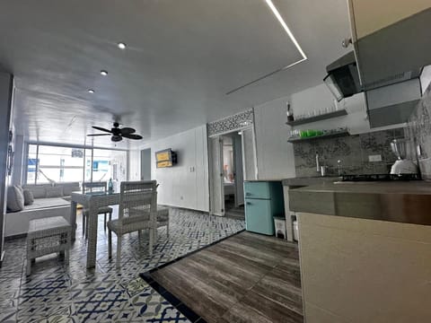 Kitchen or kitchenette, Living room, Seating area, Dining area, stove