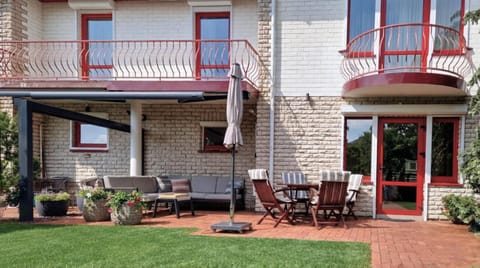 Patio, Facade/entrance, Balcony/Terrace