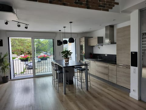 Kitchen or kitchenette, dishwasher, stove, kitchen