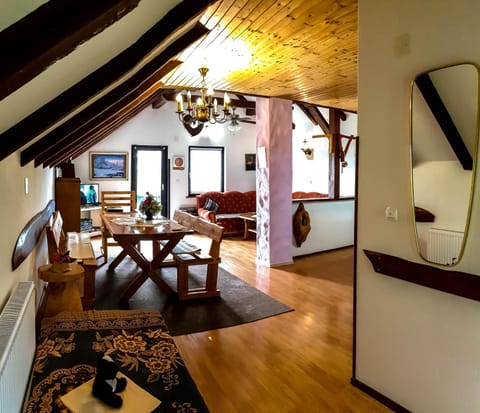 BBQ facilities, TV and multimedia, Coffee/tea facilities, Balcony/Terrace, Kitchen or kitchenette, Living room, Photo of the whole room, Decorative detail, Seating area, Dining area, Garden view, Mountain view, Inner courtyard view