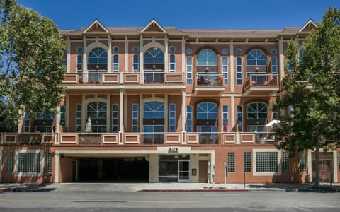 Modern 2BR Downtown San Jose Condo Walkable House in San Jose