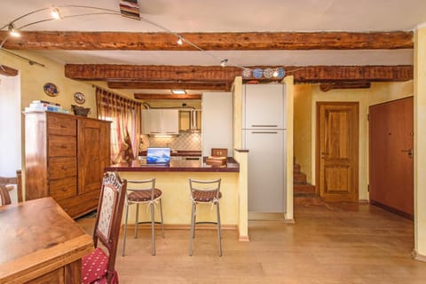 TV and multimedia, Kitchen or kitchenette, Dining area, hair dresser, wardrobe