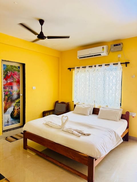 Photo of the whole room, Bedroom, air conditioner