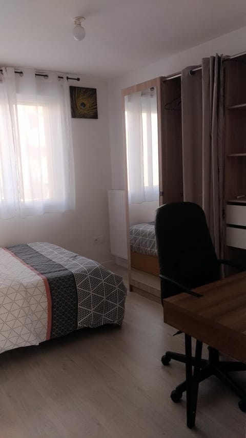 Belle chambre dans une charmante et grande maison duplex neuve et bien aérée Vacation rental in Île-de-France