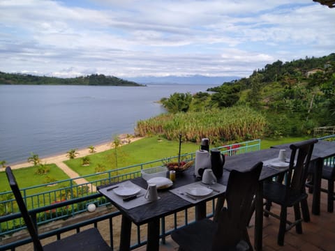 Natural landscape, Balcony/Terrace, Dining area, Lake view