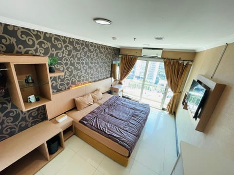 Bed, TV and multimedia, Photo of the whole room, Bedroom