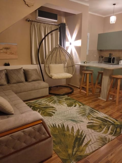 Kitchen or kitchenette, Living room, Seating area, Dining area, minibar, stove