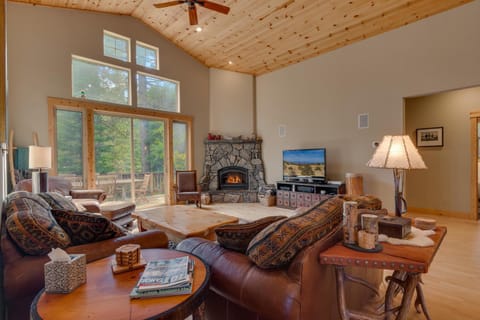 High Altitude at Tahoe Donner - Huge 4 BR with Private Hot Tub, Pool Table, Ping Pong, HOA Amenities House in Truckee