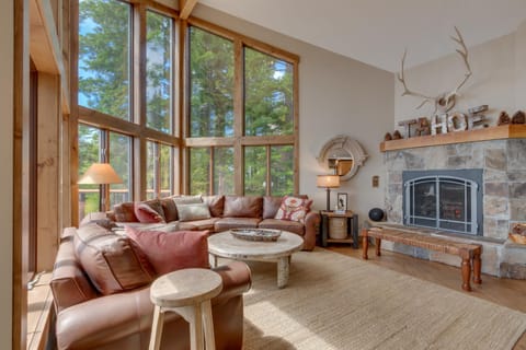 Tahoe Point of View - Amazing Lake Views at this 4BR w Hot Tub, Sauna, Near Skiing House in Tahoe City