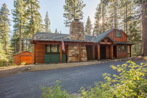 Ward Creek Retreat - Cozy Old Tahoe Cabin w Short Drive to Ski Resorts Pet Friendly Cabin in Tahoe City