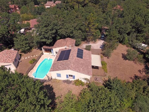 Property building, Day, Natural landscape, Bird's eye view, Pool view, Swimming pool, sunbed